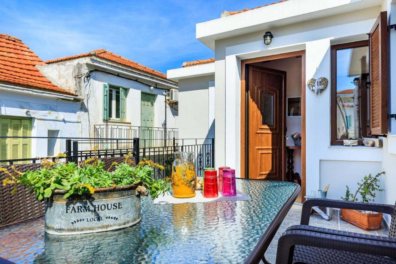 Petradi Town Apartment Skopelos Town Bagian luar foto