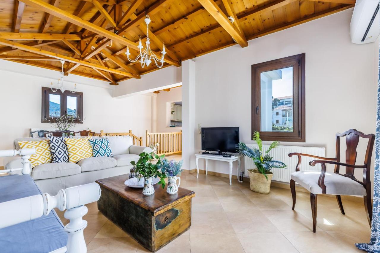 Petradi Town Apartment Skopelos Town Bagian luar foto
