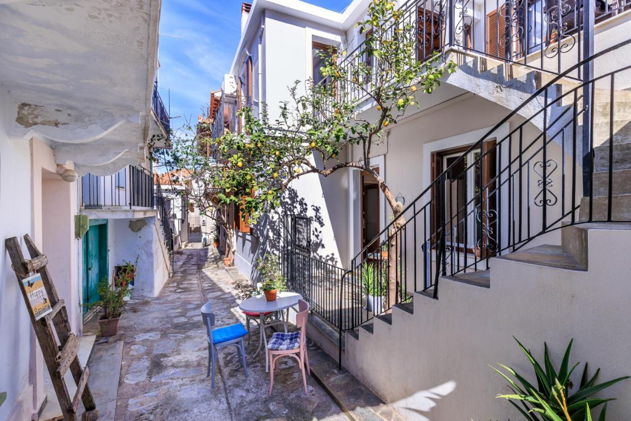 Petradi Town Apartment Skopelos Town Bagian luar foto